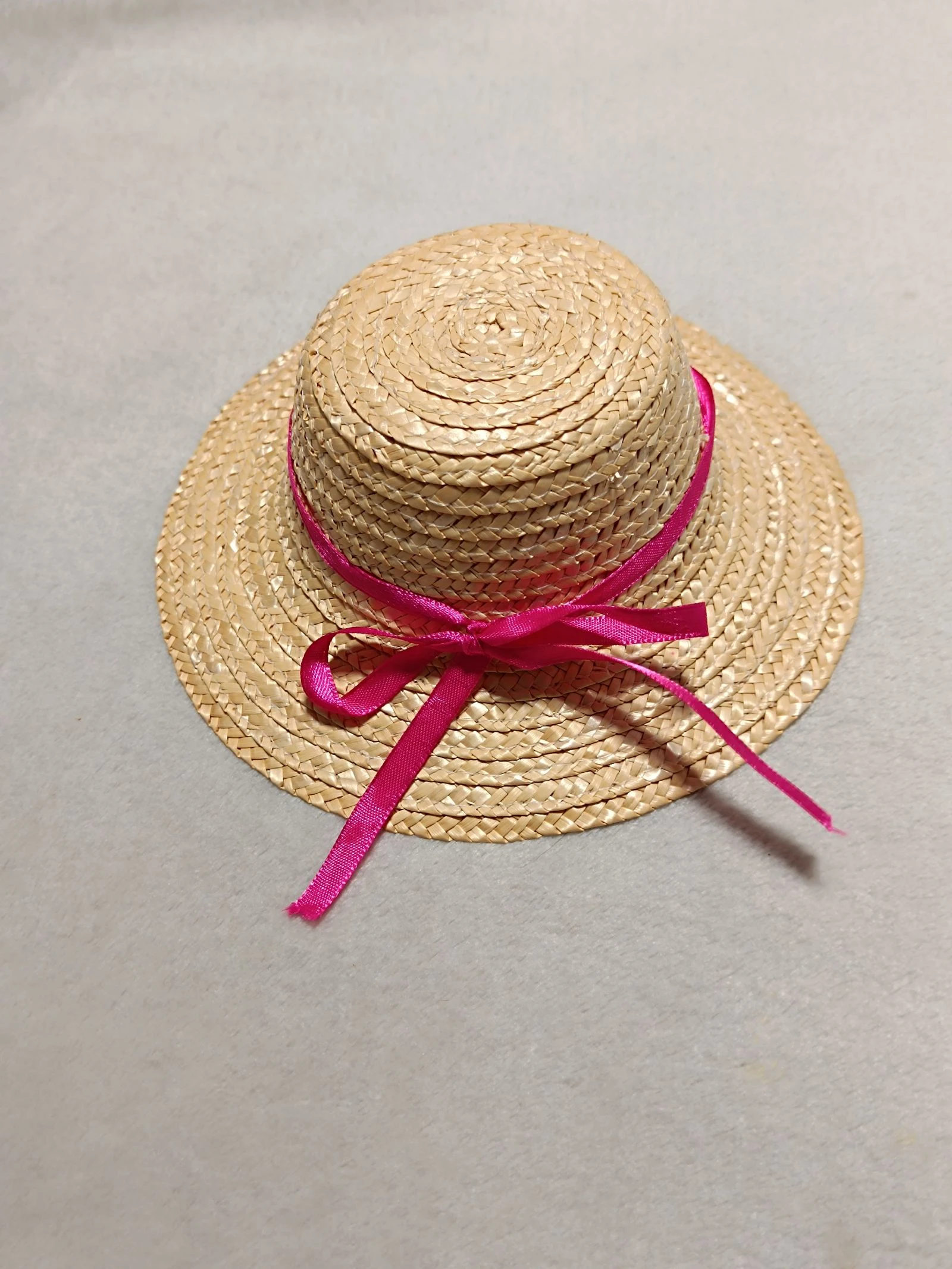 Chapeau décoratif en paille